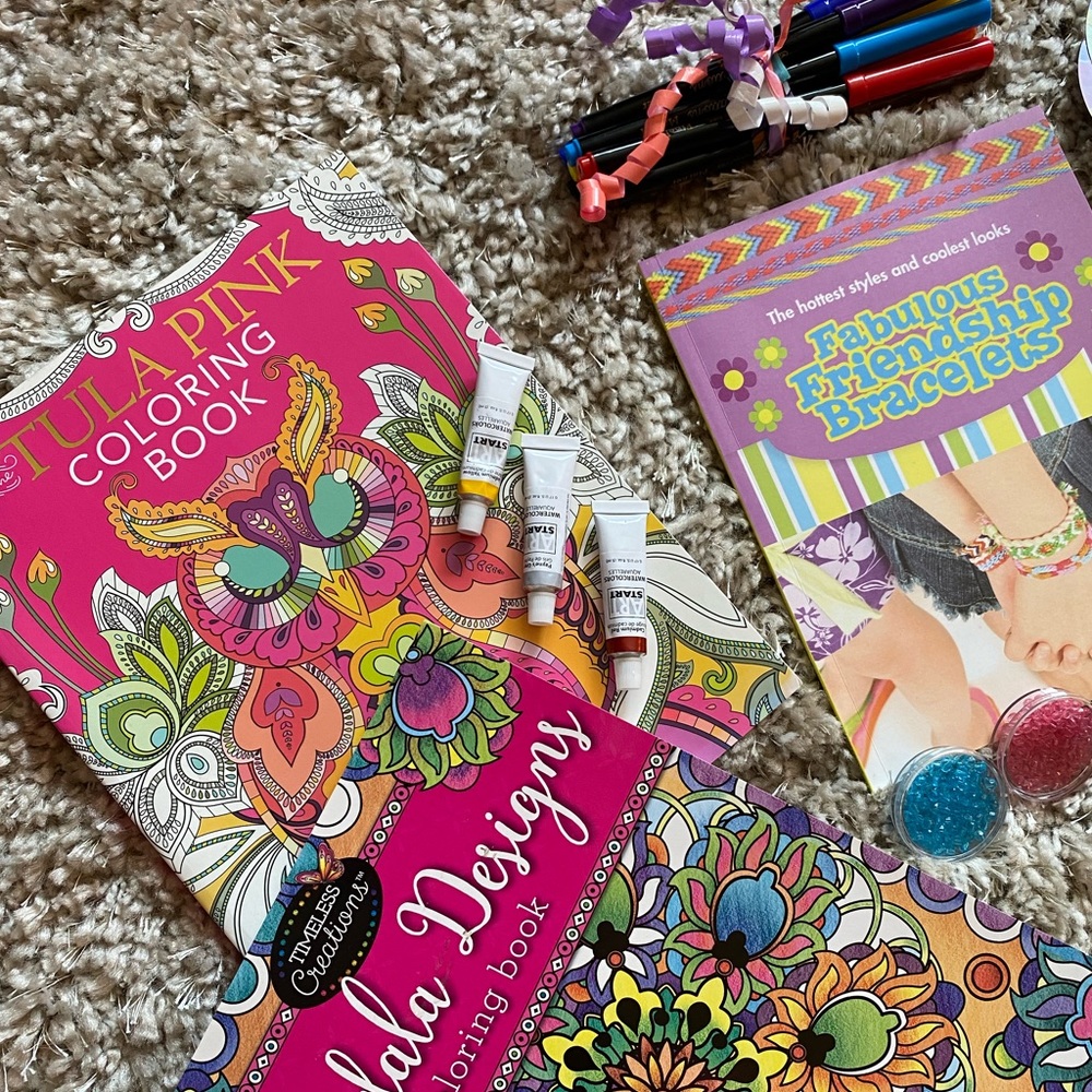 Girls fun travel bundle!🎒Great for the car 🚗, plane ✈️, bus 🚌 or train 🚂!